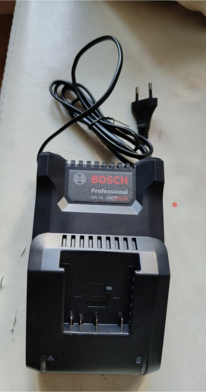 Bosch  Professional GAL 18V-40 18 Volt Şarj Cihazı