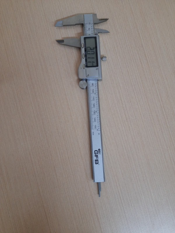 GFB Dijital Kumpas Metal Ekran 150x0.01 mm - Otomatik Açılıp Kapanma Özelliği ile Kullanım GFB1060