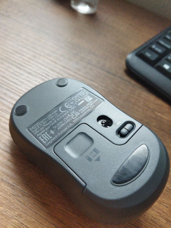Logitech M220 Sessiz Kompakt Kablosuz Mouse - Siyah