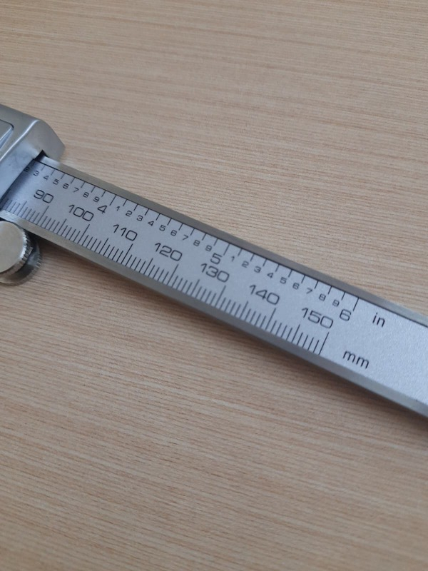 GFB Dijital Kumpas Metal Ekran 150x0.01 mm - Otomatik Açılıp Kapanma Özelliği ile Kullanım GFB1060