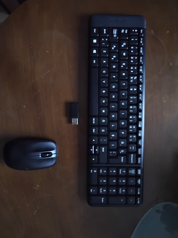 Logitech MK220 Kablosuz Türkçe Klavye Mouse Seti - Siyah