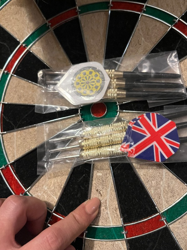 Busso DHT-201 Domuz Kılı Dart Seti 18" Organik Lifli Malzemeden Üretilmiş Profesyonel Kullanım İçin