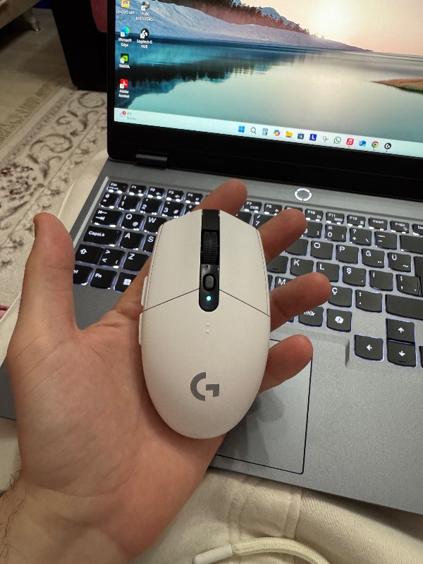 Logitech G G305 LIGHTSPEED 12.000 DPI Kablosuz Oyuncu Mouse - Beyaz