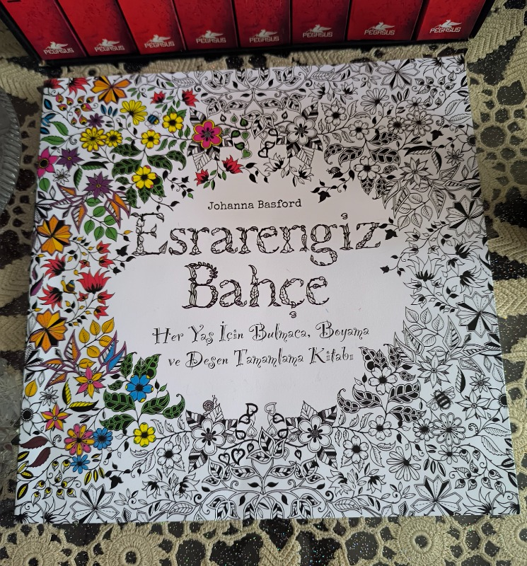 Esrarengiz Bahçe - Johanna Basford