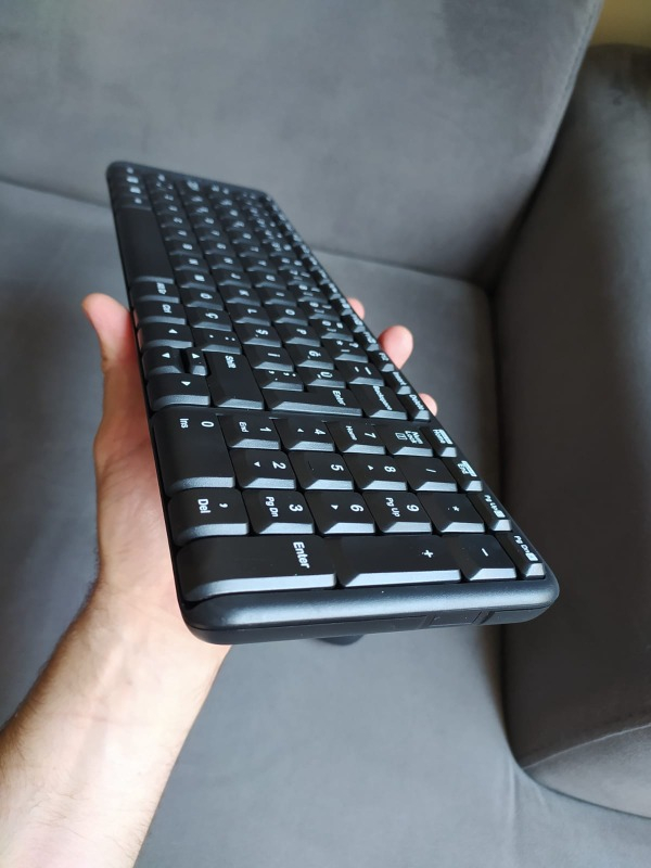 Logitech MK220 Kablosuz Türkçe Klavye Mouse Seti - Siyah