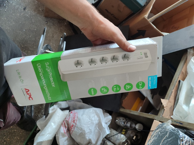 Schneider Electric APC 5'li Akım Korumalı Priz PM5-GR