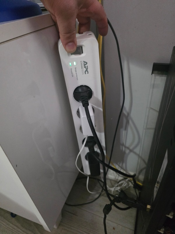 Schneider Electric APC 5'li Akım Korumalı Priz PM5-GR