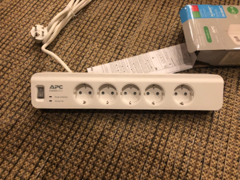 Schneider Electric APC 5'li Akım Korumalı Priz PM5-GR