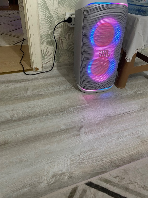 JBL Partybox CLUB120 Beyaz Bluetooth Hoparlör, 160 W Güç, Suya Dayanıklı ve Taşınabilir