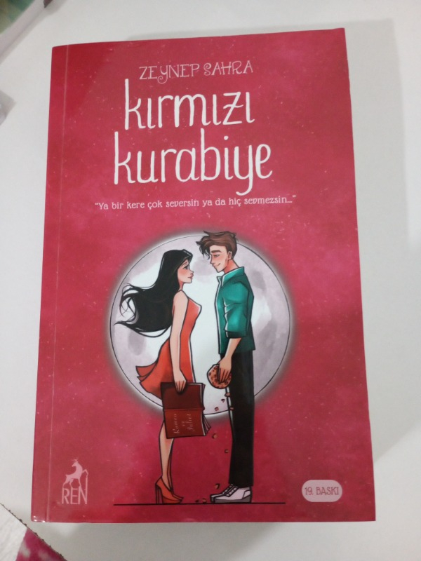Kırmızı Kurabiye - Zeynpe Sahra