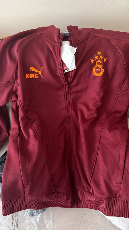 Puma Galatasaray King Anthem Erkek Ceket Kırmızı Renkli Geri Dönüştürülmüş Malzemelerle Üretildi