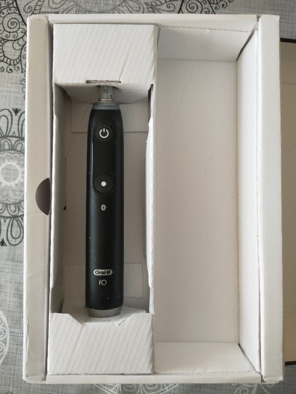 Oral-B iO 10 Şarjlı Diş Fırçası - Kozmik Siyah
