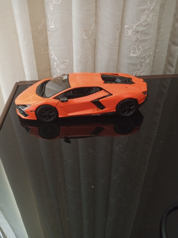 Burago Lamborghini Revuelto 1:24 Ölçekli Model Turuncu