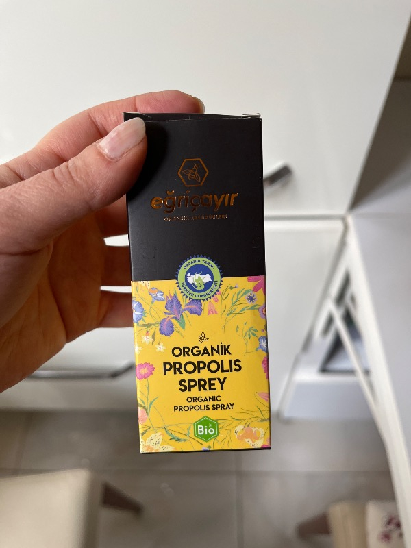 Eğriçayır Propolisli Boğaz Spreyi 20 ml Organik İçeriklerle Güçlü Etki Sağlar
