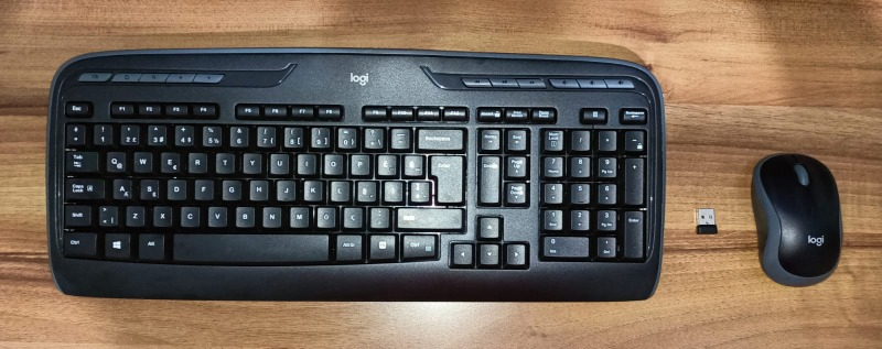 Logitech MK330 Kablosuz Türkçe Klavye Mouse Seti - Siyah
