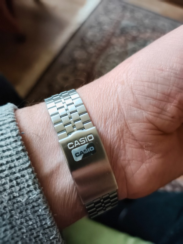 Casio Dijital Erkek Kol Saati - Takvim, Alarm, Kronometre, Işıklı, Çelik Kordon, Alüminyum Kasa, 3 ATM Suya Dayanıklı