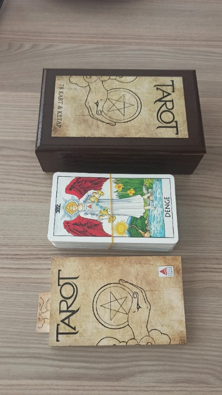 Tarot Destesi ve Kitabı (Ahşap Kutulu) - Hilal Altundal