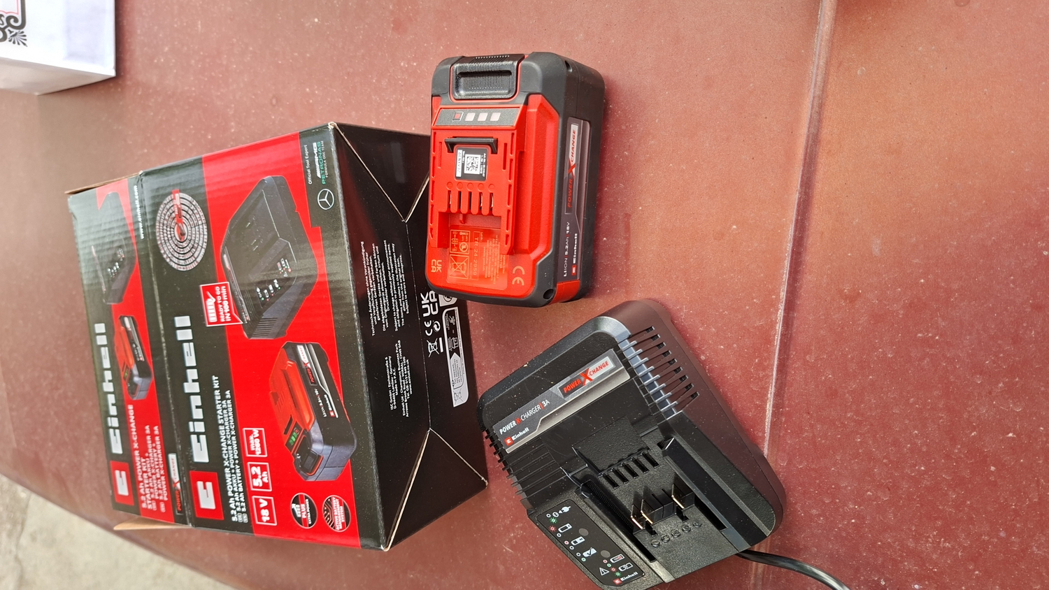 Orijinal Einhell 5.2 Ah akü ve şarj cihazı Power X-Change Başlangıç Kiti (Li-ion, 18 V, 100 dakika şarj süresi, tüm Power X-Change cihazları için uygun) - 4512147