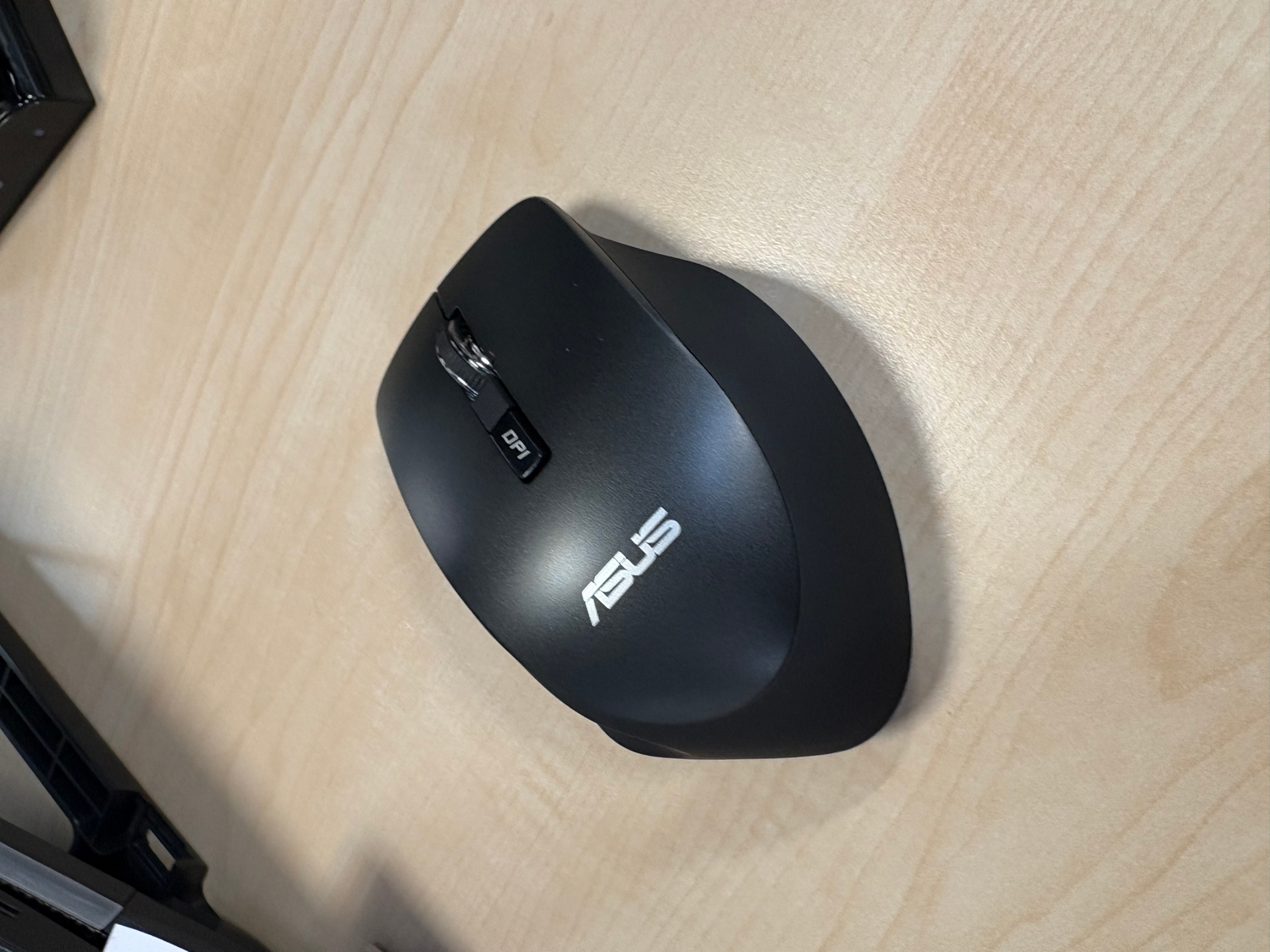 Asus WT425 Kablosuz Optik Sessiz Tıklama Özellikli Siyah Mouse