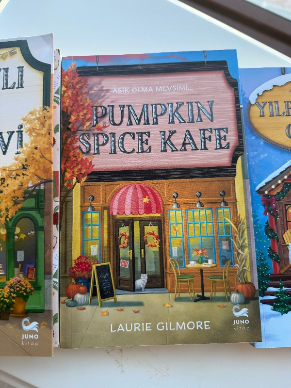 Pumpkin Spice Kafe - Aşık olma Mevsimi - Laurie Gilmore
