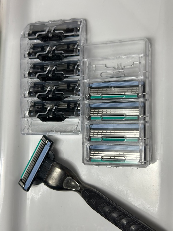Gillette Mach3 Sport Yedek Tıraş Bıçağı 10 Adet Ergonomik Tasarım ile Rahat Tıraş Deneyimi