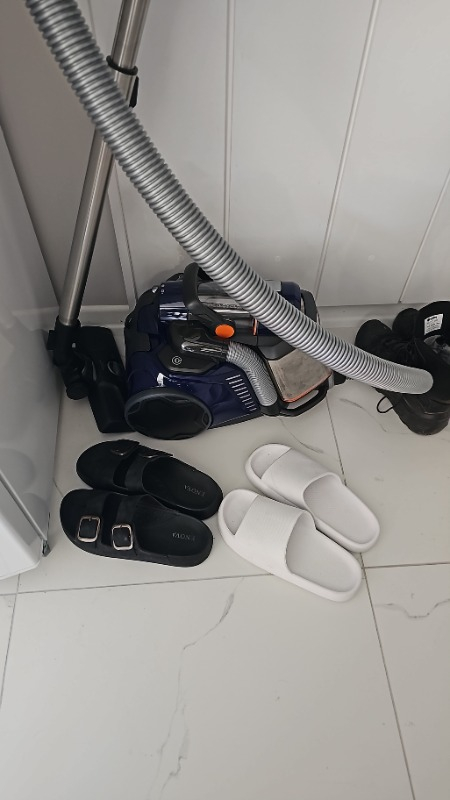 Electrolux EUFC81DB Ultra Flex 650 W Toz Torbasız Elektrikli Süpürge