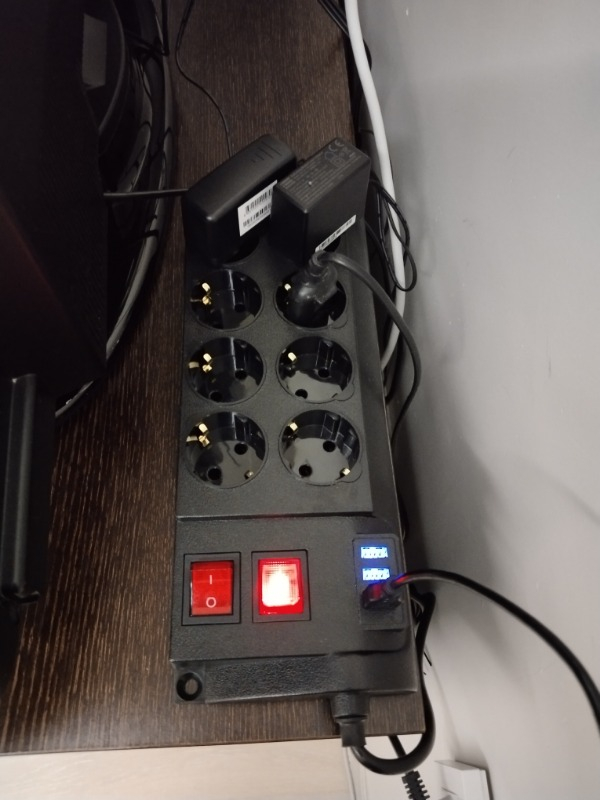 Techmaster 3 USB Akım Çocuk Korumalı 8'li Priz 2 mt Kablo