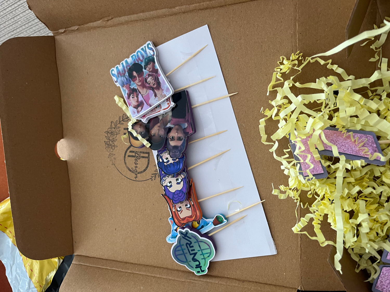 K-Pop Temalı 3D Cake Topper – Doğum Günü Pasta Süsü (18 Parça Set)