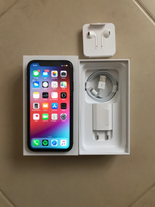iPhone XR 64 GB