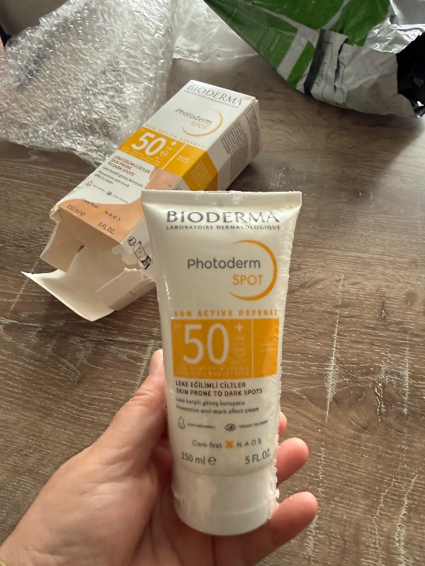 Bioderma Photoderm SPOT SPF50+ Yüksek Korumalı Yüz ve Vücut Güneş Kremi 150 ml