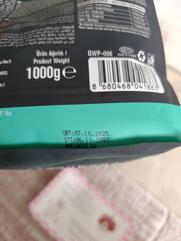 Gold Wings Premium Paraket Yemi 1 kg – Sarı ve Kızıl Darı, Aspir, Mısır, Ay Çekirdeği ve Vitaminli Galeta İçerikli Karışım