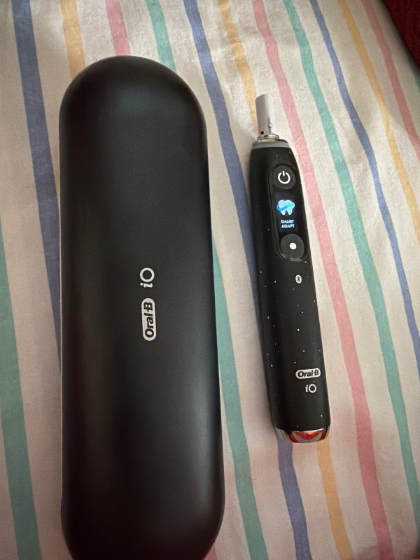 Oral-B iO 10 Şarjlı Diş Fırçası - Kozmik Siyah