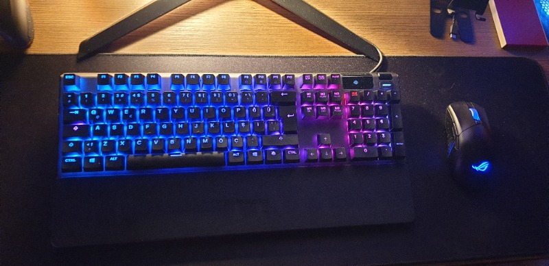 SteelSeries Apex 5 Hibrit Mekanik Gaming Klavye