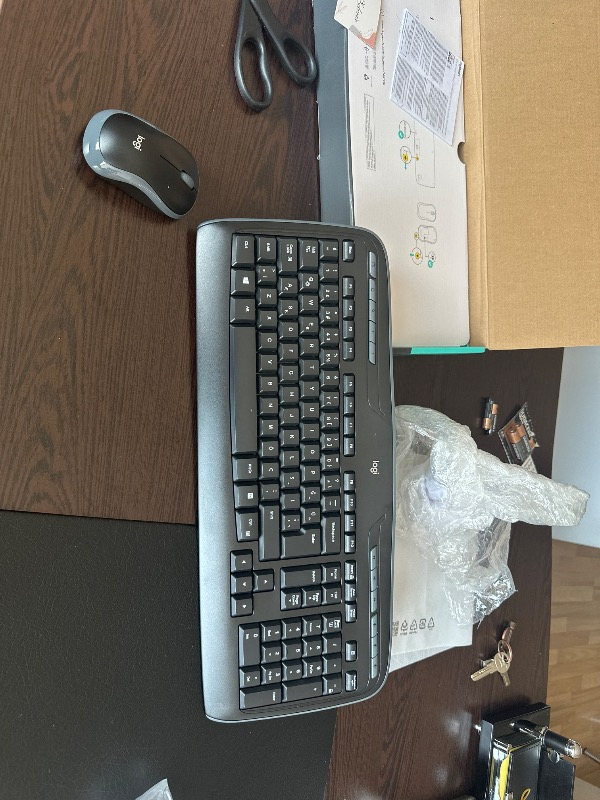 Logitech MK330 Kablosuz Türkçe Klavye Mouse Seti - Siyah