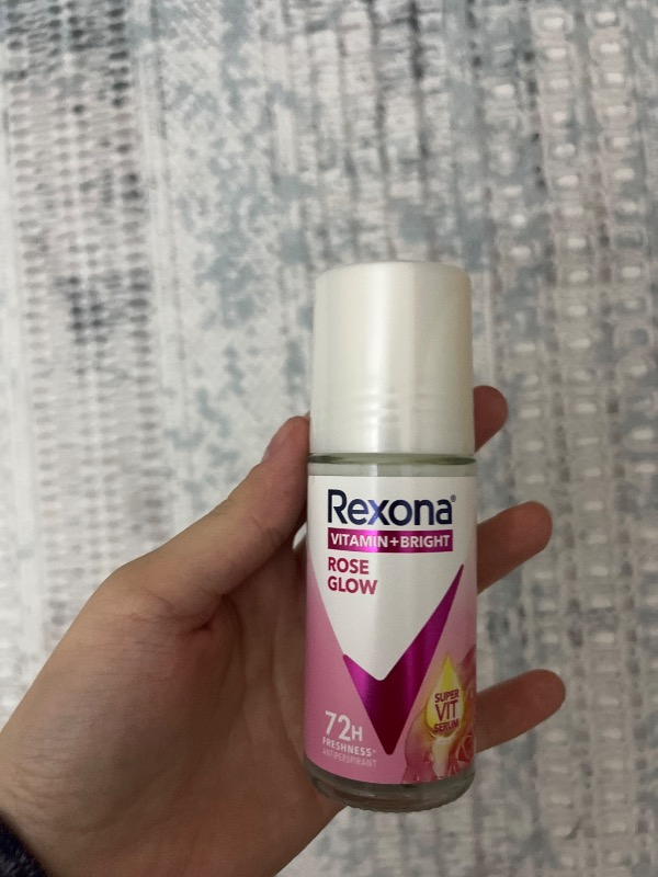 Rexona Vitamin + Bright Kadın Roll On Deodorant Rose Glow 45 ml