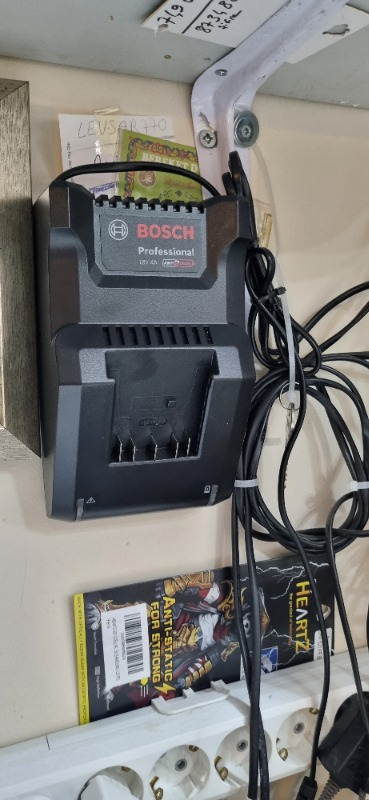 Bosch GAL 18V-40 Şarj Cihazı 2607226252 18V Aküler için Hızlı ve Güvenli Şarj Çözümü