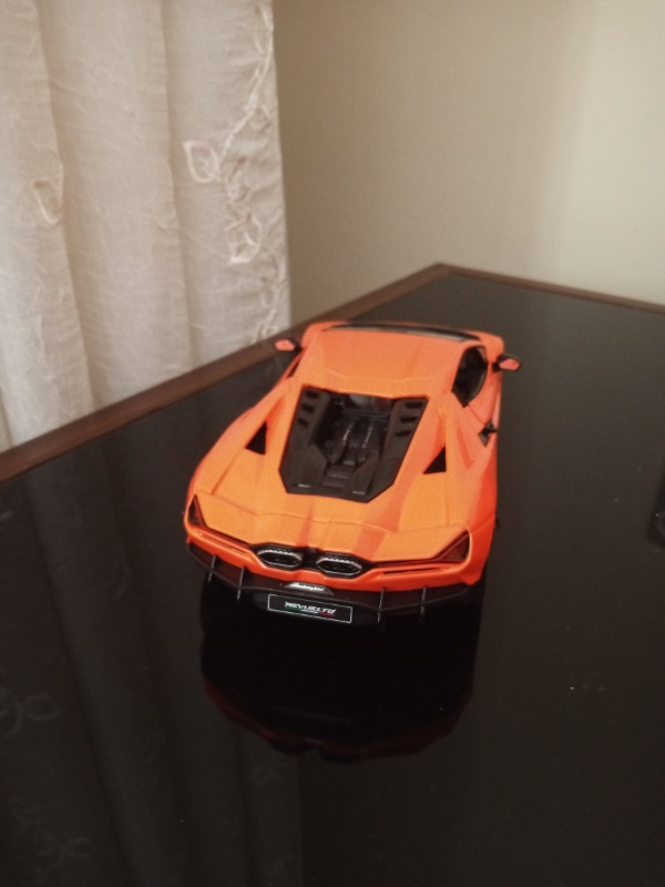 Burago Lamborghini Revuelto 1:24 Ölçekli Model Turuncu