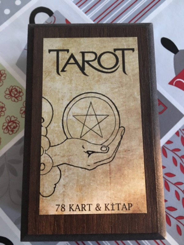 Tarot Destesi ve Kitabı (Ahşap Kutulu) - Hilal Altundal