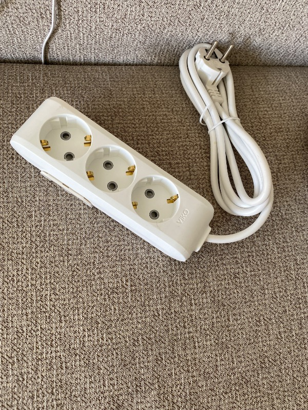 Viko 2 Metre Kablolu Topraklı Çocuk Korumalı Üçlü Priz Beyaz Renkli Güvenli Tasarım