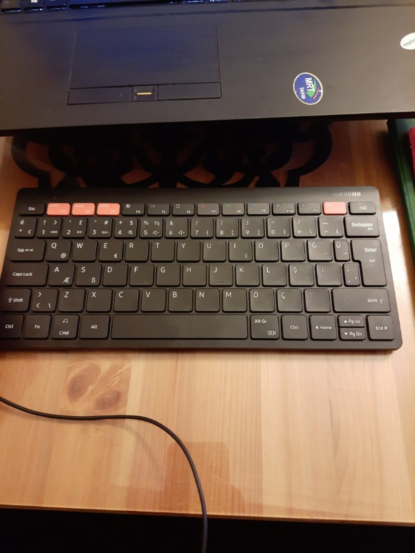 Samsung Smart Keyboard Trio 500