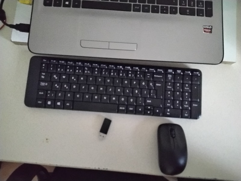Logitech MK220 Kablosuz Türkçe Klavye Mouse Seti - Siyah