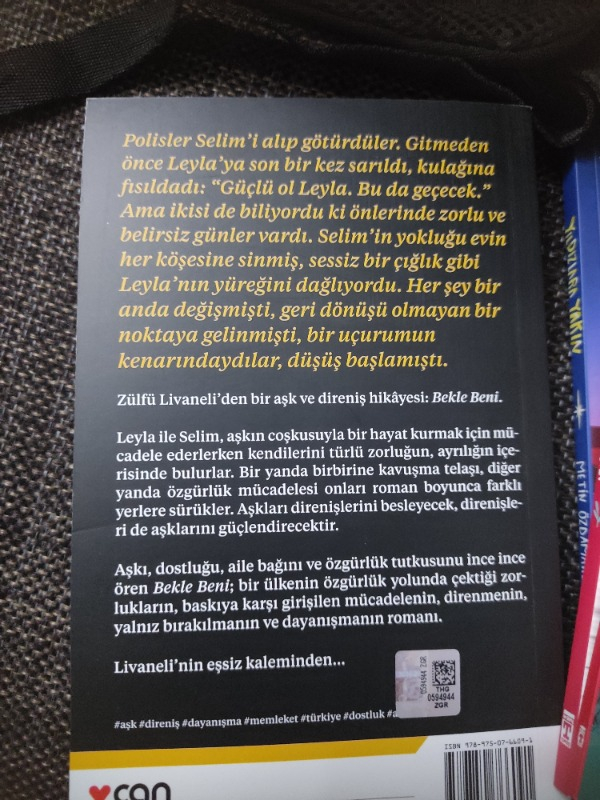 Can Yayınları Bekle Beni Zülfü Livaneli Ciltsiz Roman 192 Sayfa Aşk ve Direniş Hikâyesi