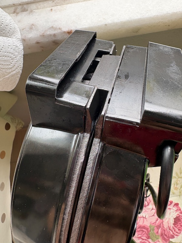 Sinbo Belçika Waffle Makinesi SSM-2589 5-5,9 lt Kapasite ile Çıkarılabilir Hazne ve Kolay Temizlik