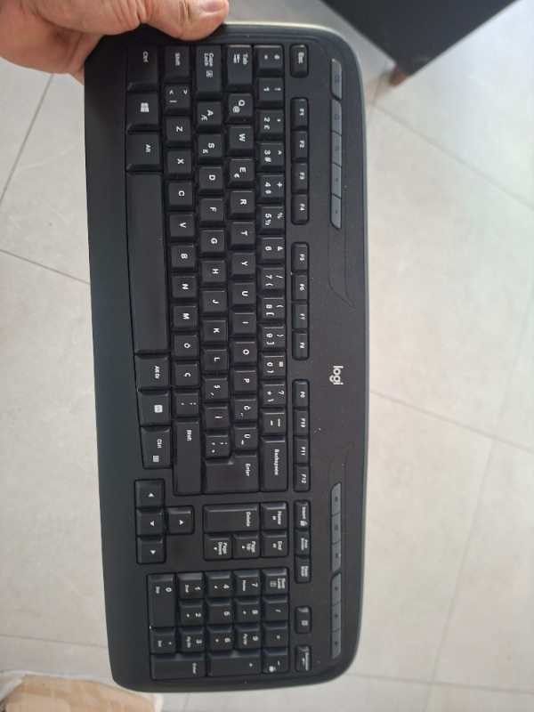 Logitech MK330 Kablosuz Türkçe Klavye Mouse Seti - Siyah