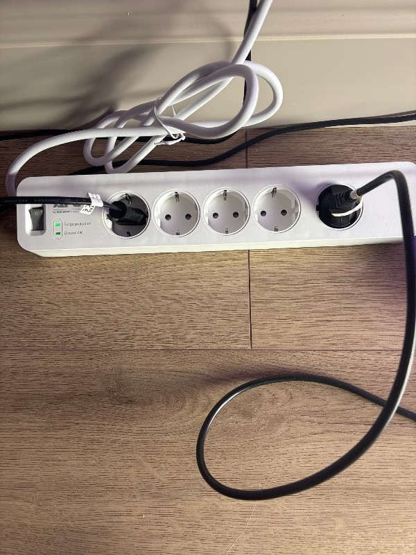 Schneider Electric APC 5'li Akım Korumalı Priz PM5-GR