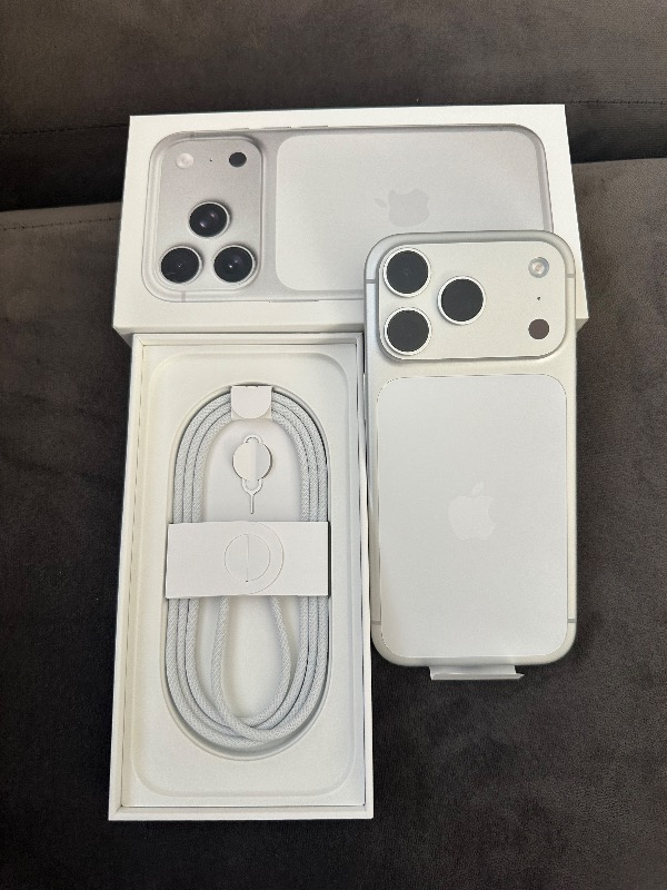 Apple iPhone 17 Pro 256 GB Gümüş
