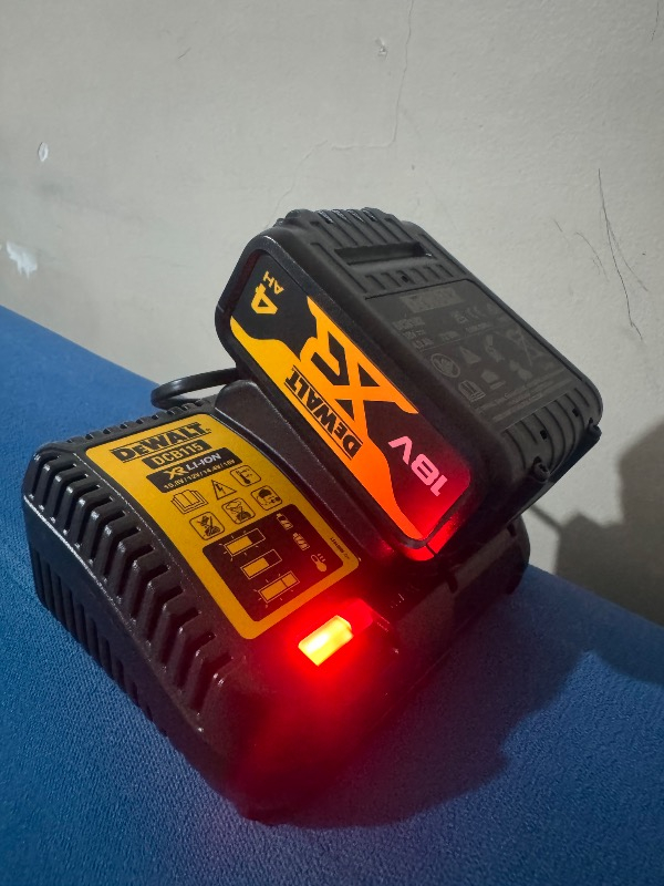 Dewalt DCB115 Sarj Cihazı