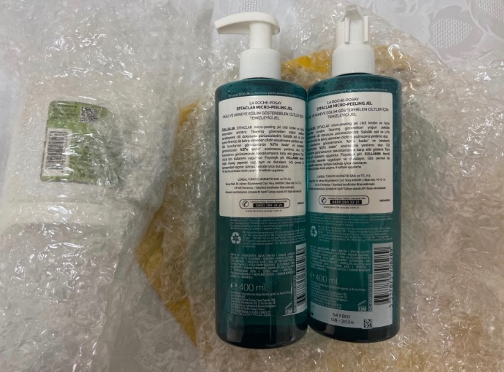 La Roche-Posay Effaclar Vücut Peelingi 400 ml Yağlı Akneye Eğilimli Ciltler İçin Arındırıcı Jel