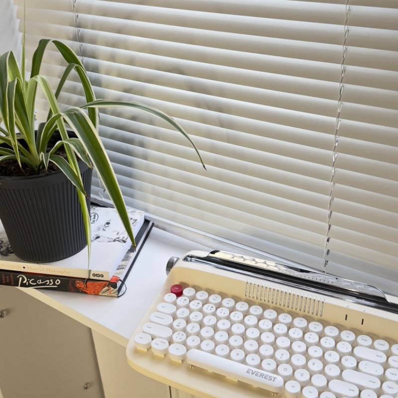 Everest KB-BT85 Retro Fildişi Bluetooth Daktilo Q Mac/win/android/ıos Uyumlu Kablosuz Klavye