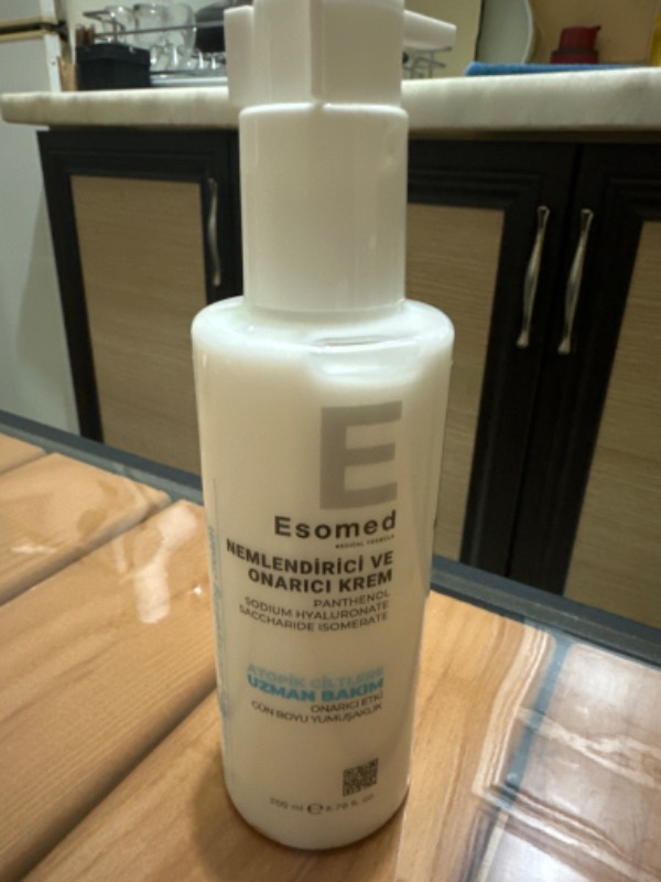 Esomed Nemlendirici ve Onarıcı Krem – Hyaluronik Asit + Shea Yağı + Panthenol ile Yoğun Nem ve Bakım 200ml